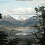SORBEVUELO: CIUDAD DE USHUAIA DESDE EL NORTE HACIA EL SUR - MEDIO DÍA