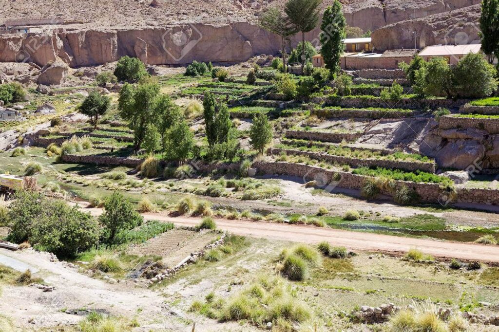 72093347-caspana-pueblo-chile-caspana-es-un-pueblo-chileno-a-85-km-de-calama-en-el-desfiladero-del-rio-comparte.jpg