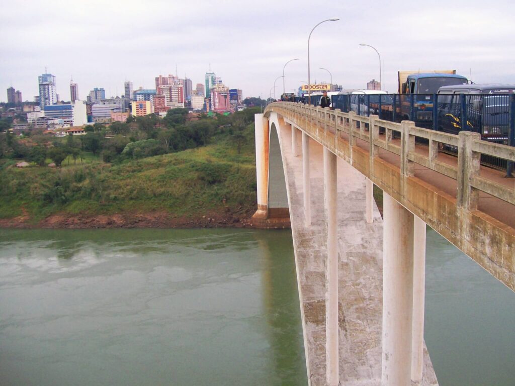 Ciudad_del_Este_puente_de_la_Amistad.jpg