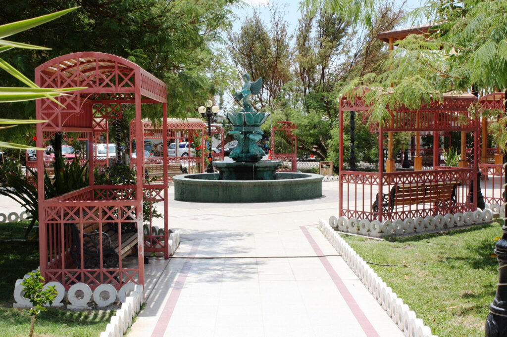 Plaza_publica_de_Pica.jpg
