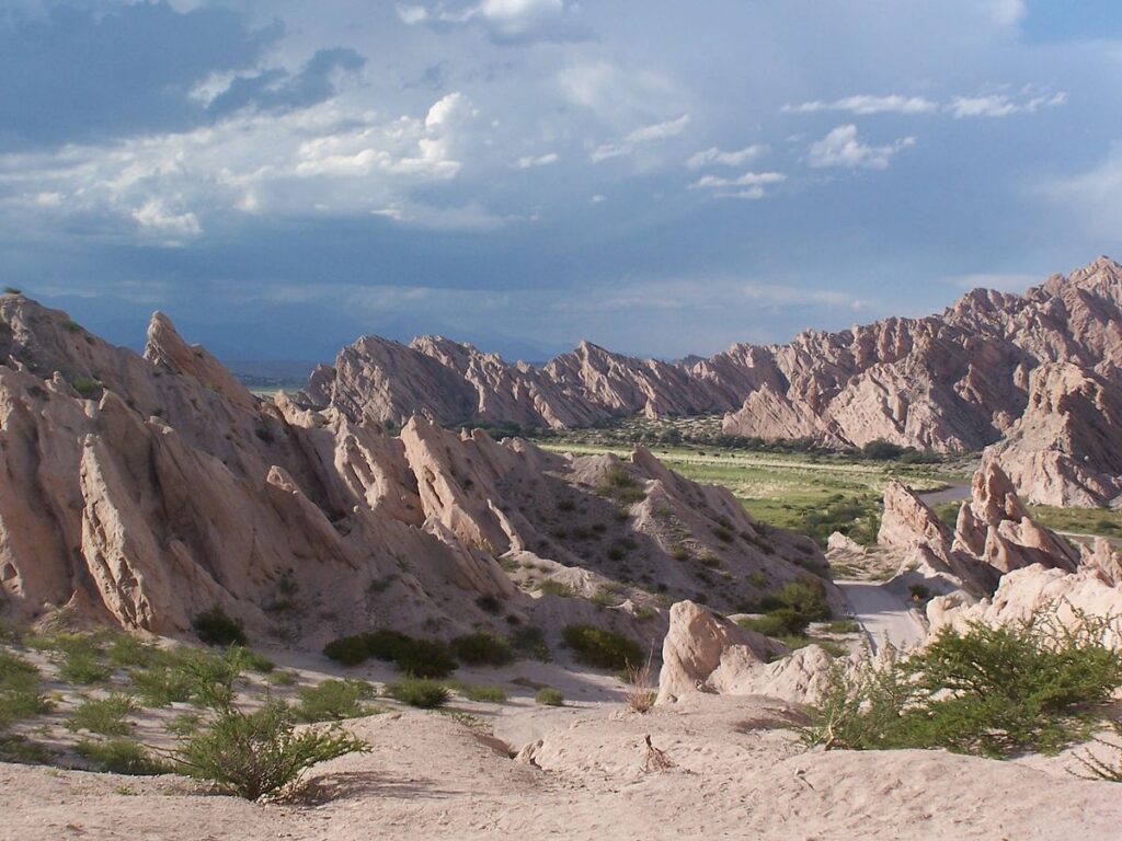 Quebrada_de_las_flechas_provincia_de_Salta_Argentina.jpg