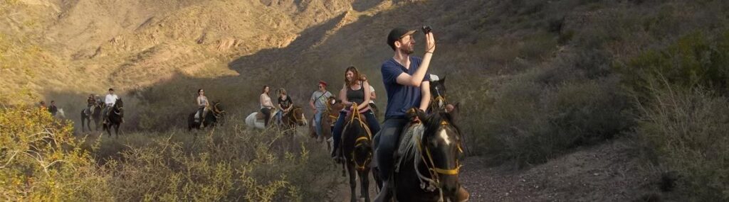 cabalgatasprincipales-atardecercampestre.jpg