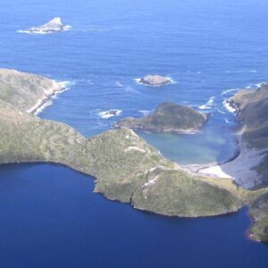 SOBREVUELO: CIUDAD DE USHUAIA HACIA LA ISLA DE LOS ESTADOS - MEDIO DÍA
